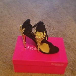 Black sandal heels with gold rose heel